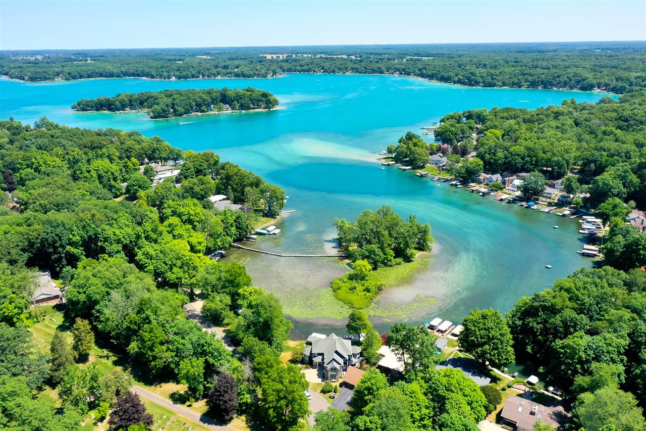 8218 N 37th Street, Richland, MI, 49083-9339