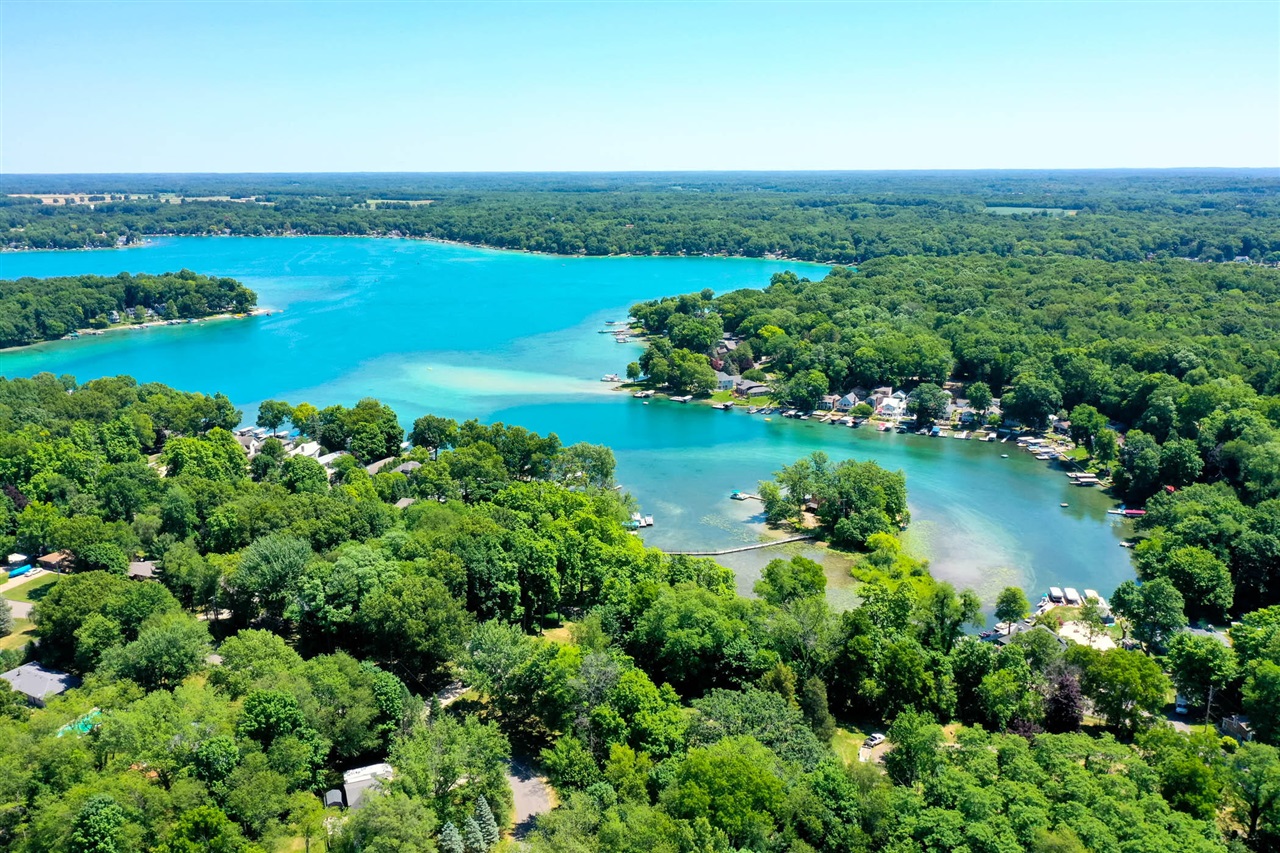 8218 N 37th Street, Richland, MI, 49083-9339