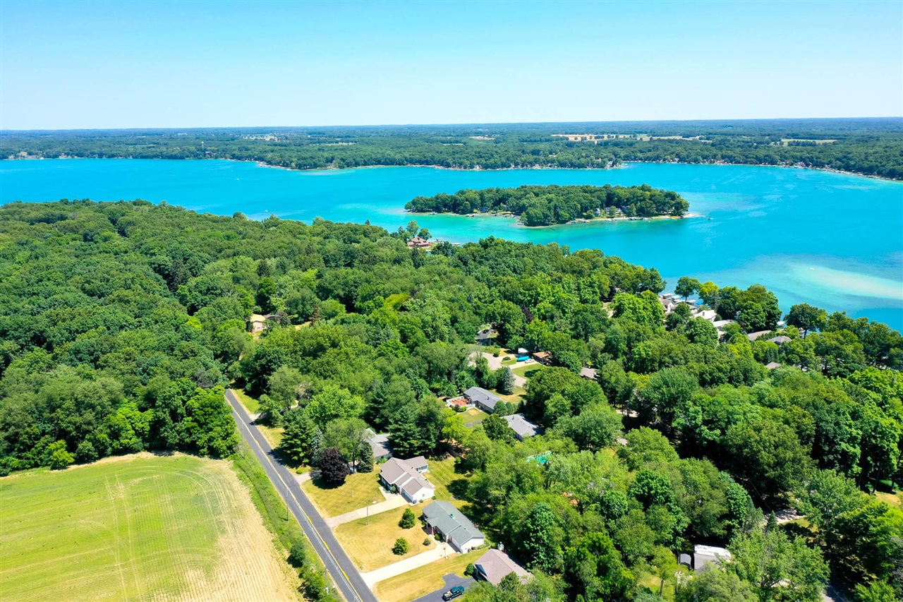 8218 N 37th Street, Richland, MI, 49083-9339