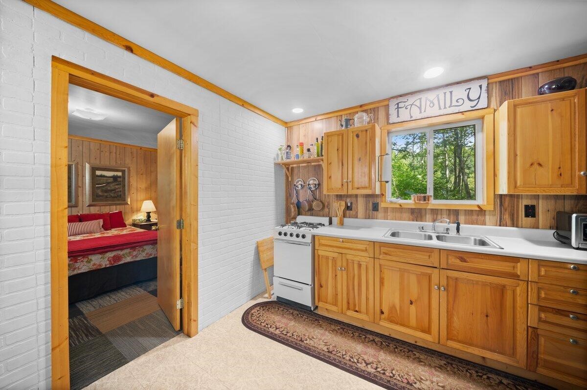 20308 Lakeview Drive, Tustin, MI, 49688-8286