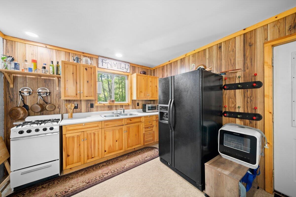 20308 Lakeview Drive, Tustin, MI, 49688-8286