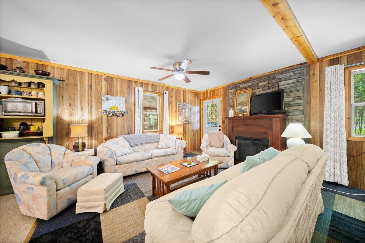 20308 Lakeview Drive, Tustin, MI, 49688-8286