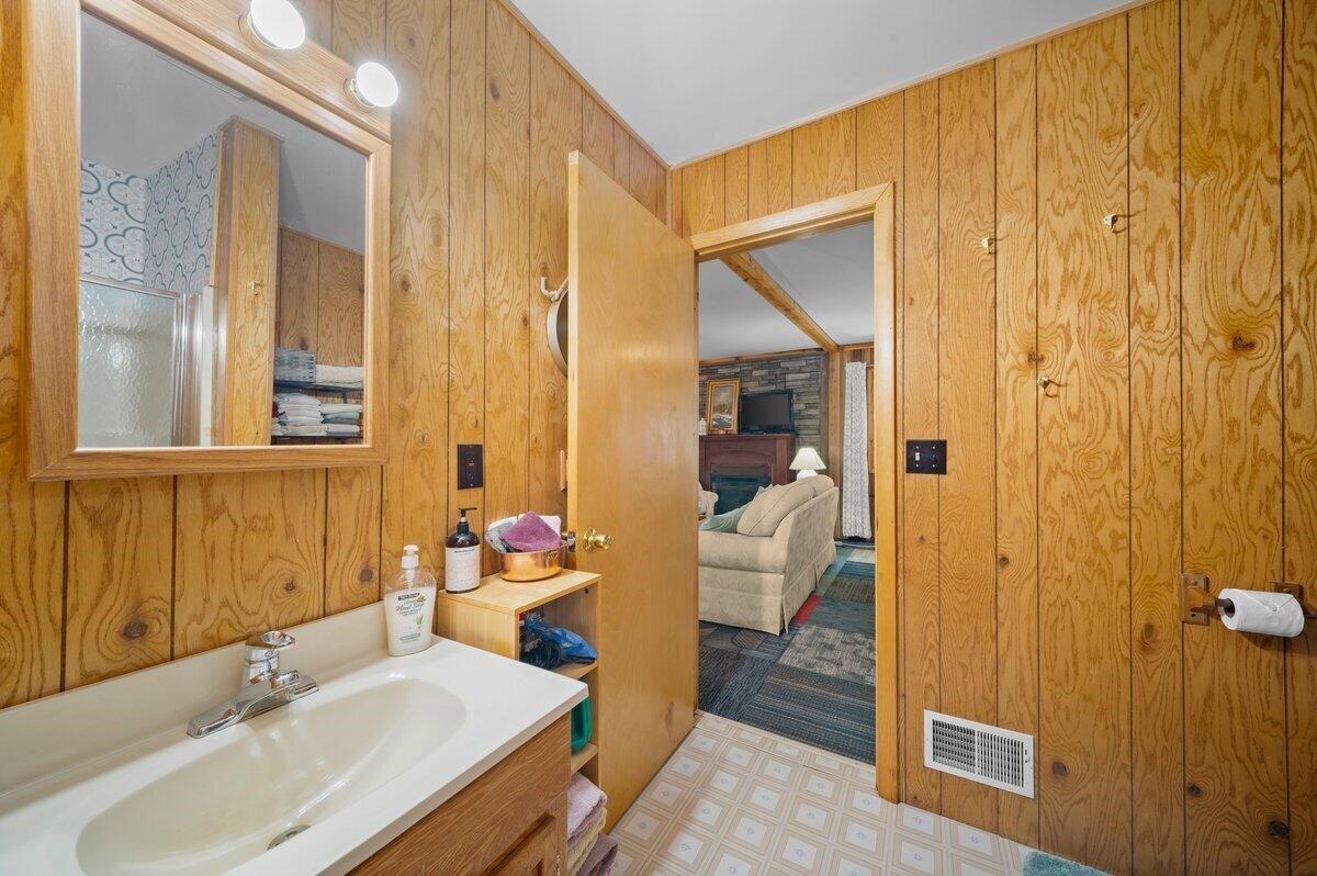 20308 Lakeview Drive, Tustin, MI, 49688-8286