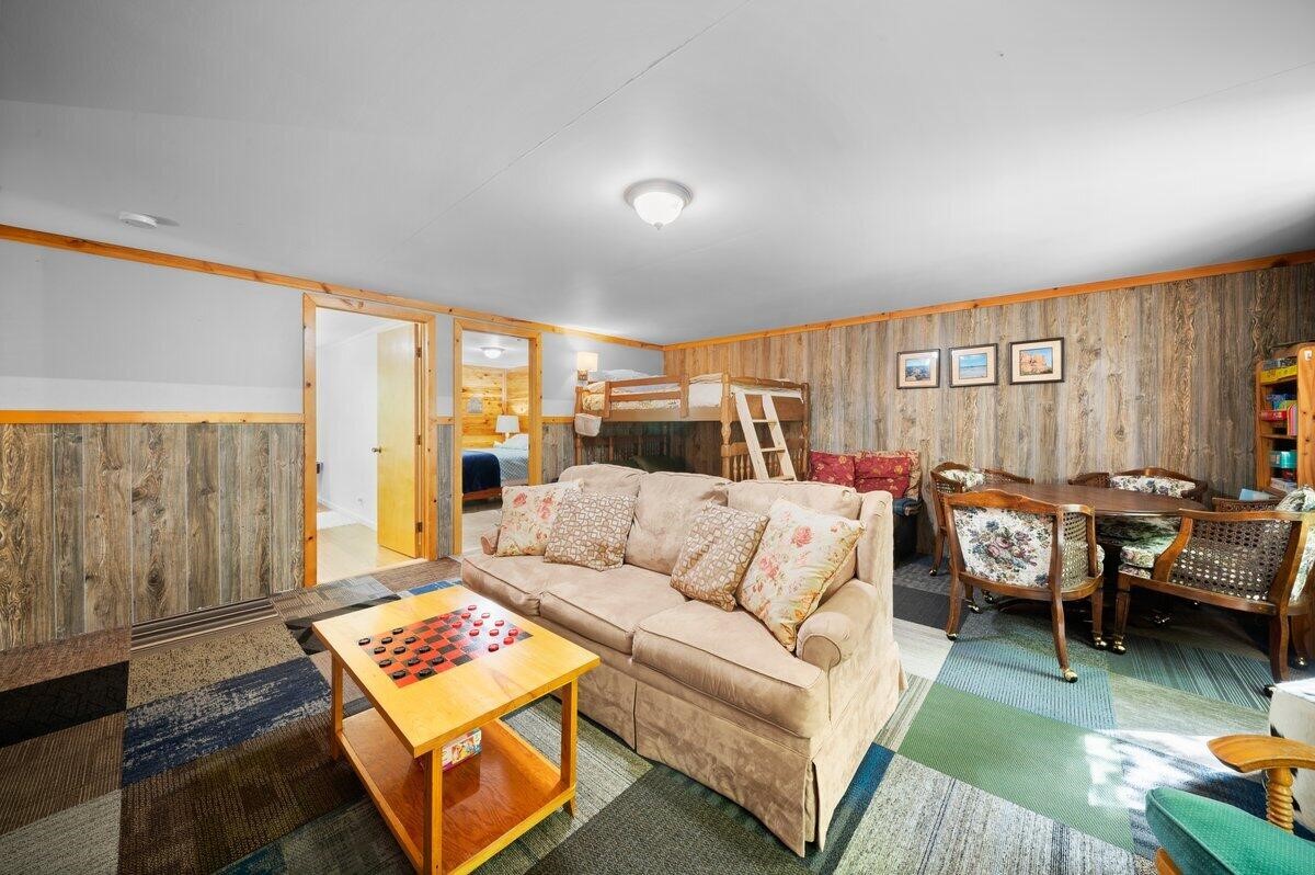 20308 Lakeview Drive, Tustin, MI, 49688-8286