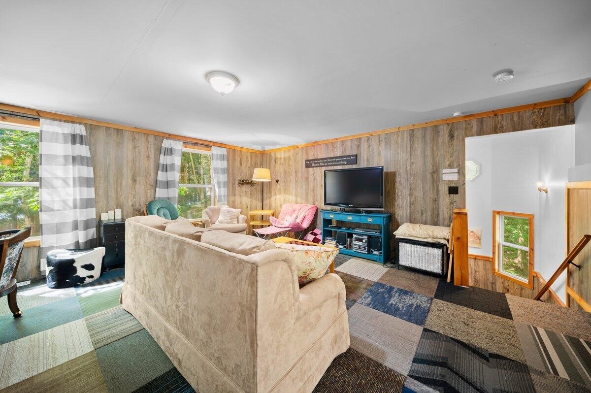 20308 Lakeview Drive, Tustin, MI, 49688-8286