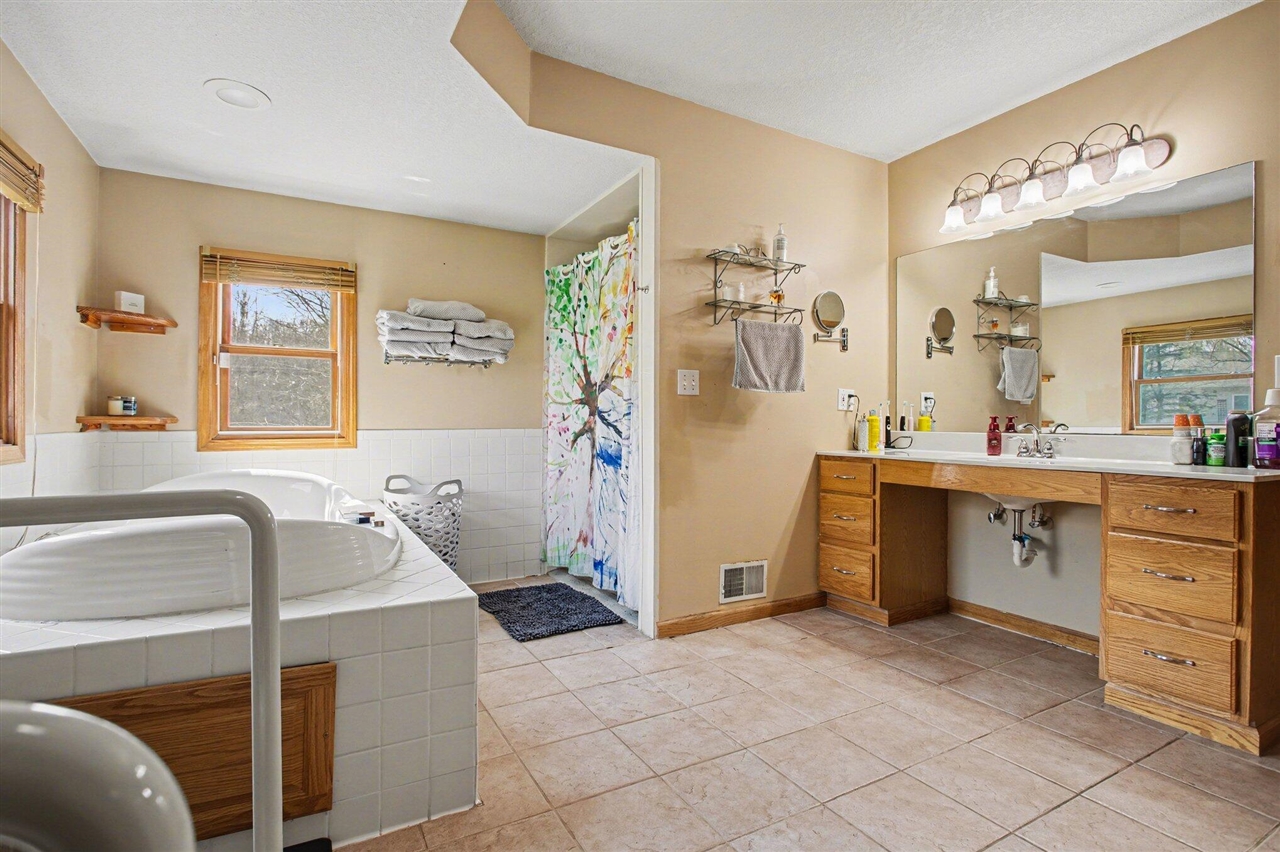 137 Barbadoes Trail, Battle Creek, MI, 49015-8676