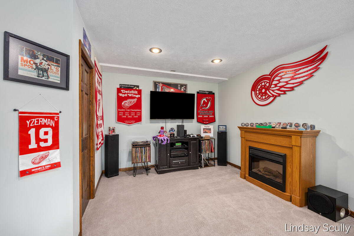 7855 Meadowood Drive, Hudsonville, MI, 49426-7318