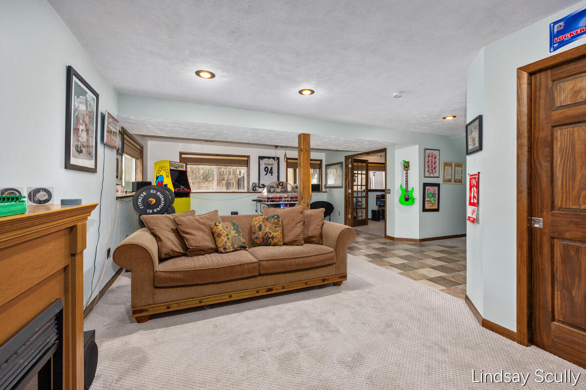 7855 Meadowood Drive, Hudsonville, MI, 49426-7318