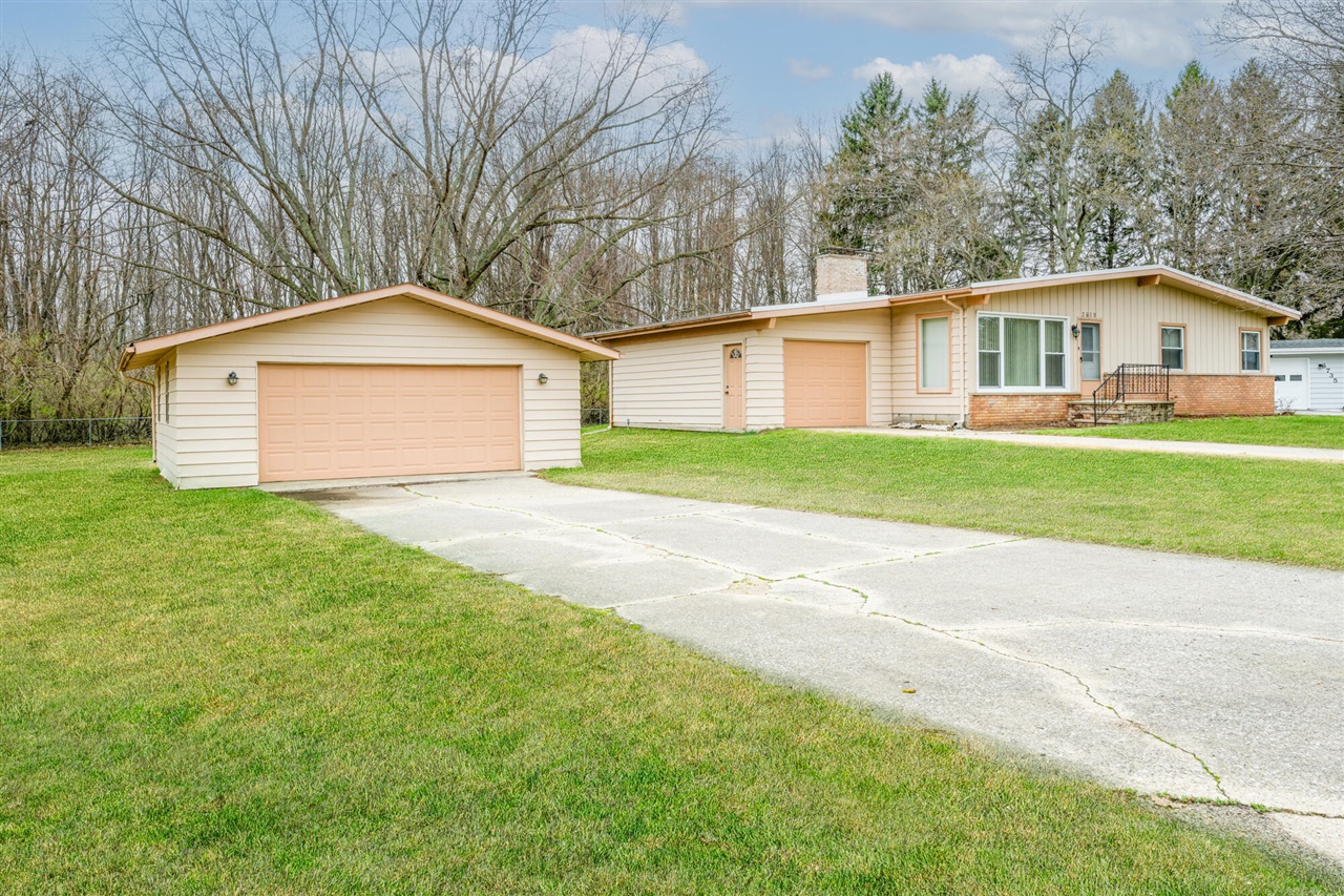 6731 Bayview Drive, Coloma, MI, 49038-9523