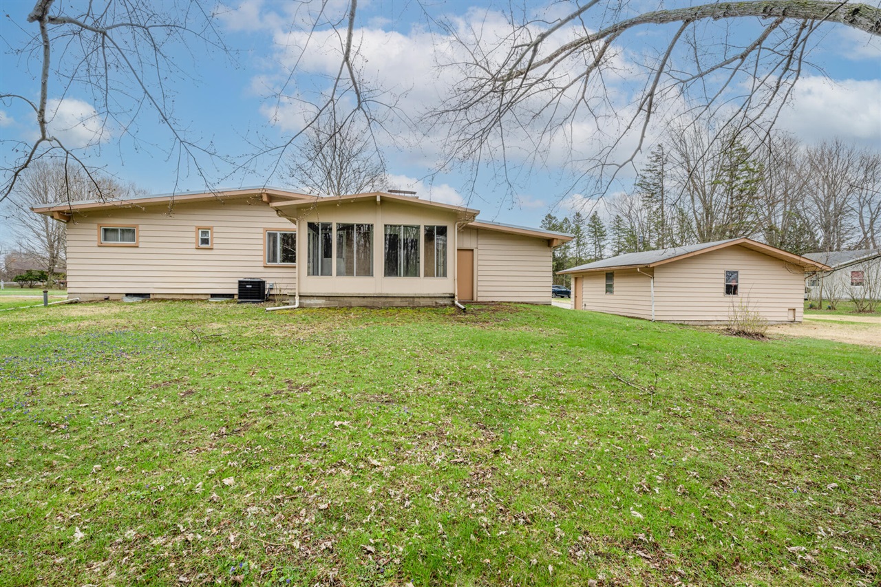 6731 Bayview Drive, Coloma, MI, 49038-9523