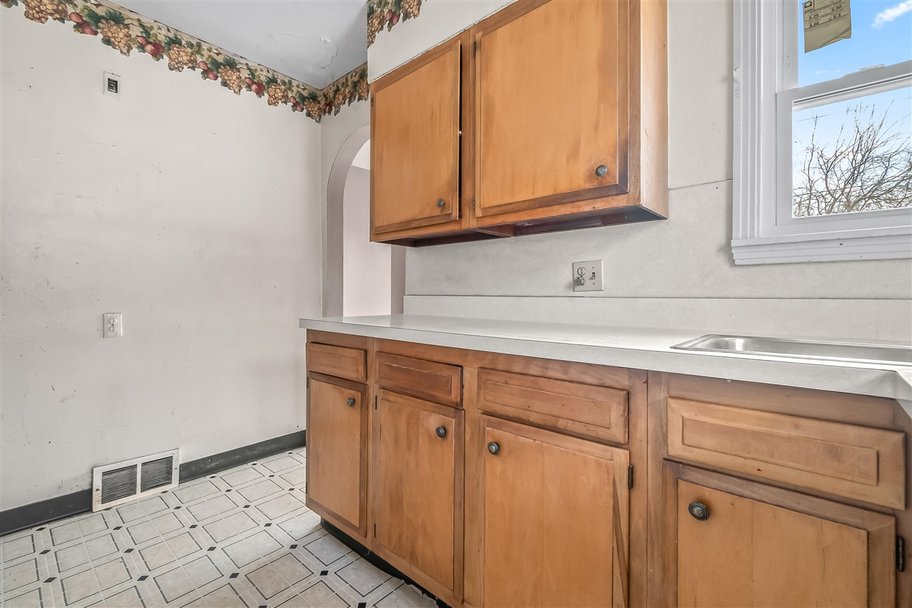 138 Pierce Avenue, Jackson, MI, 49203-4561