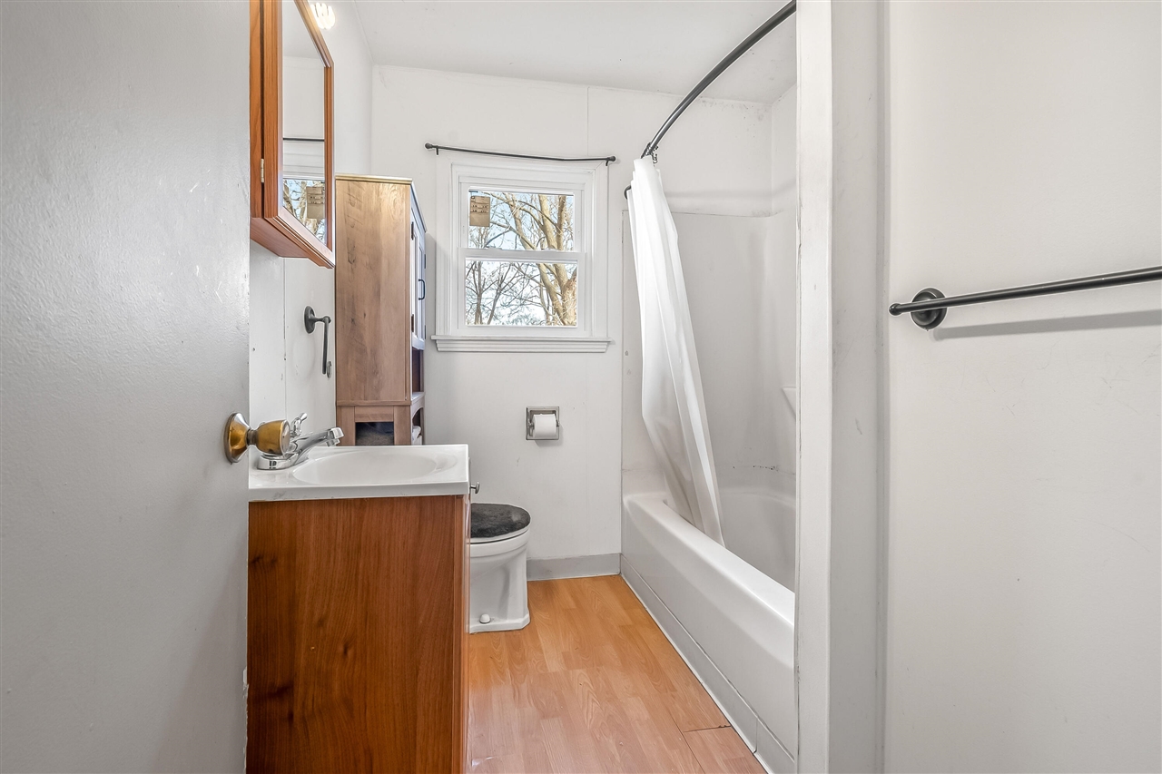 138 Pierce Avenue, Jackson, MI, 49203-4561