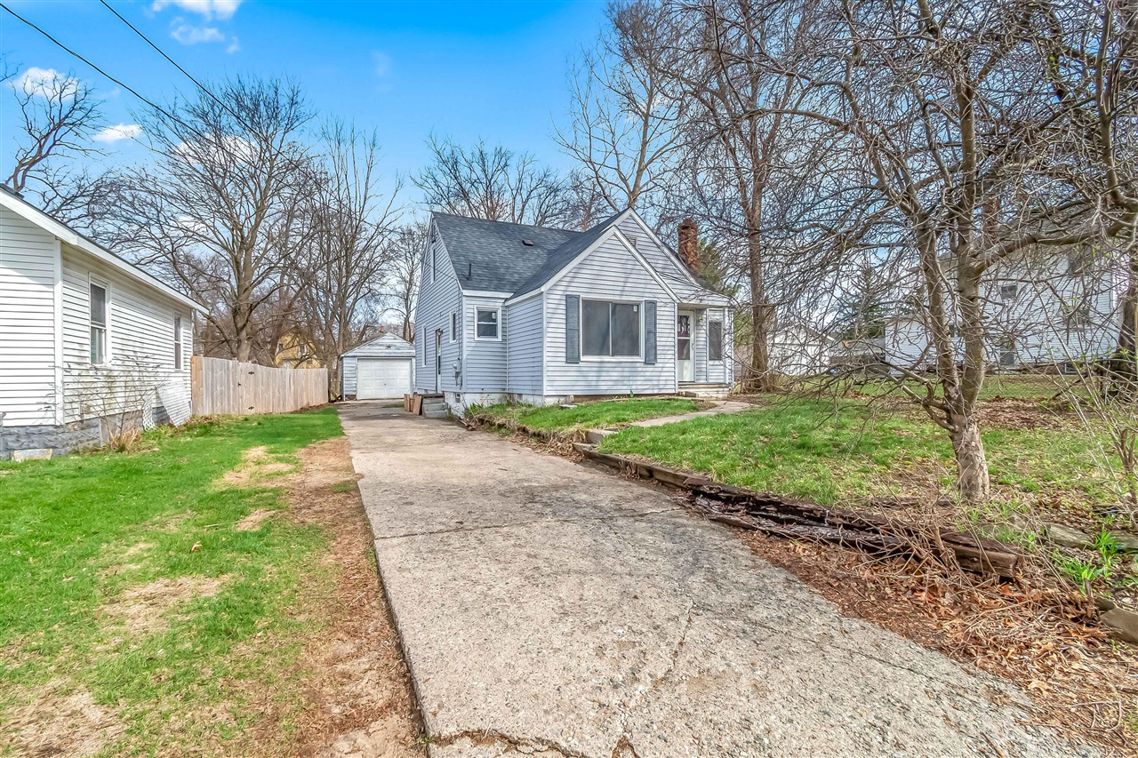 138 Pierce Avenue, Jackson, MI, 49203-4561