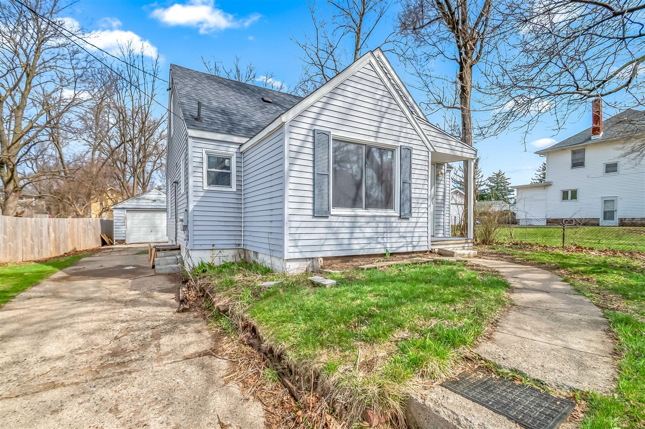 138 Pierce Avenue, Jackson, MI, 49203-4561