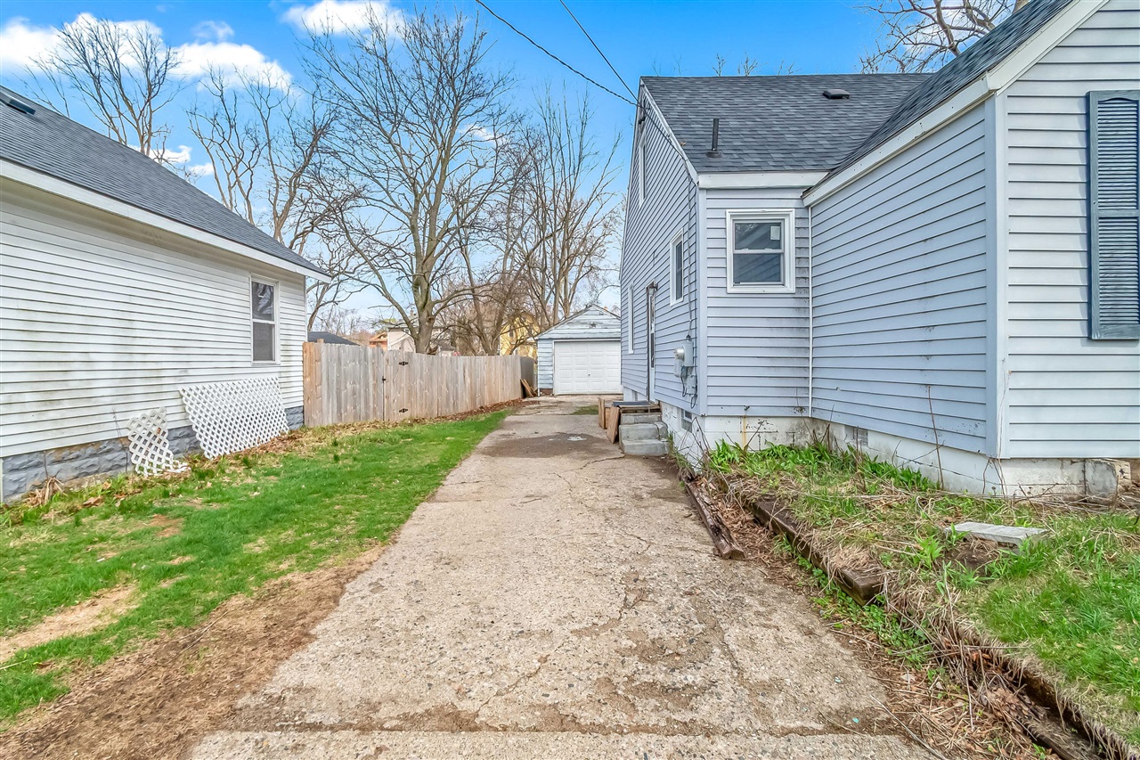 138 Pierce Avenue, Jackson, MI, 49203-4561