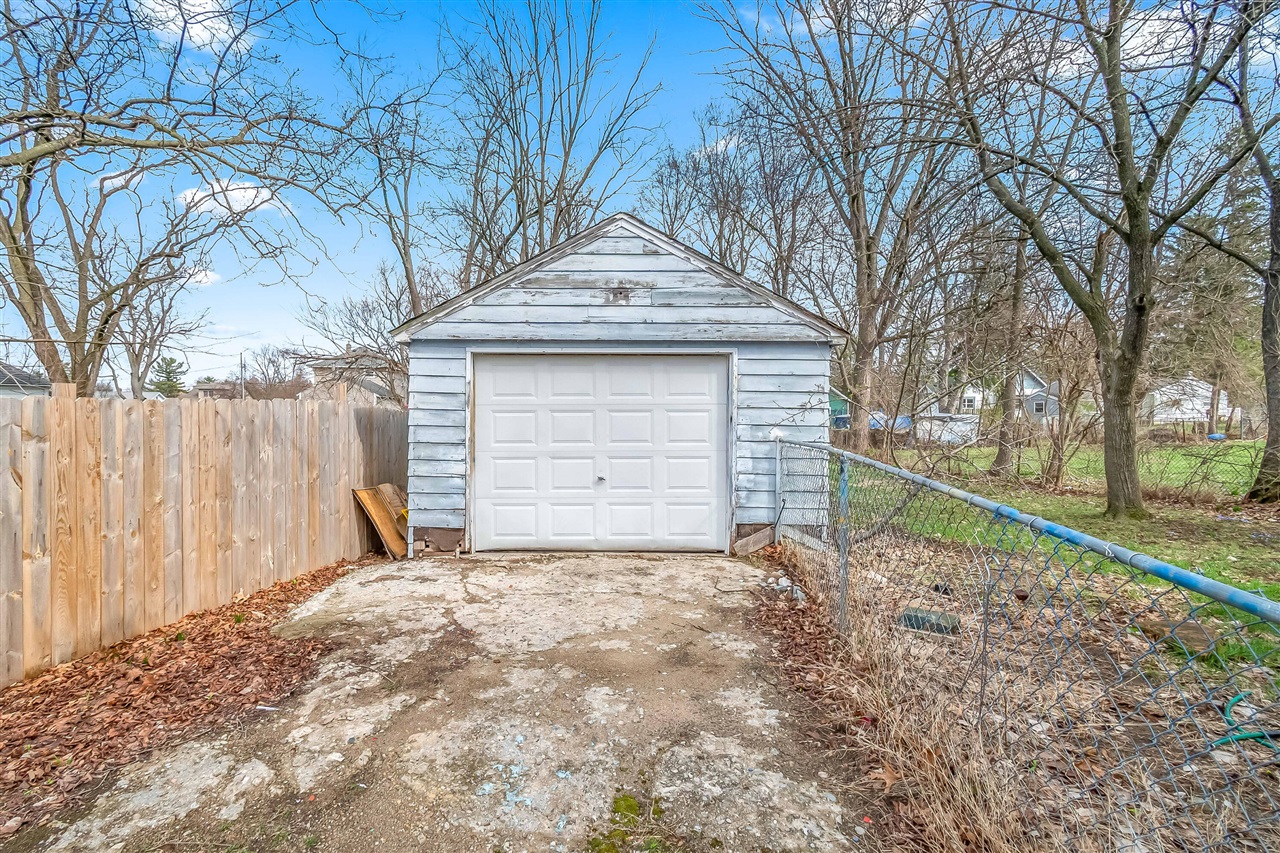 138 Pierce Avenue, Jackson, MI, 49203-4561