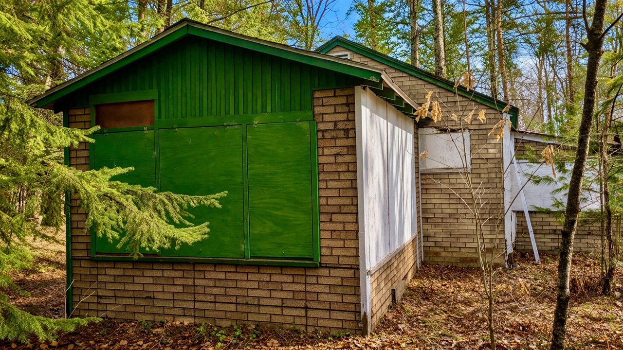 3194 N Warfield Road, Harrietta, MI, 49638-9604