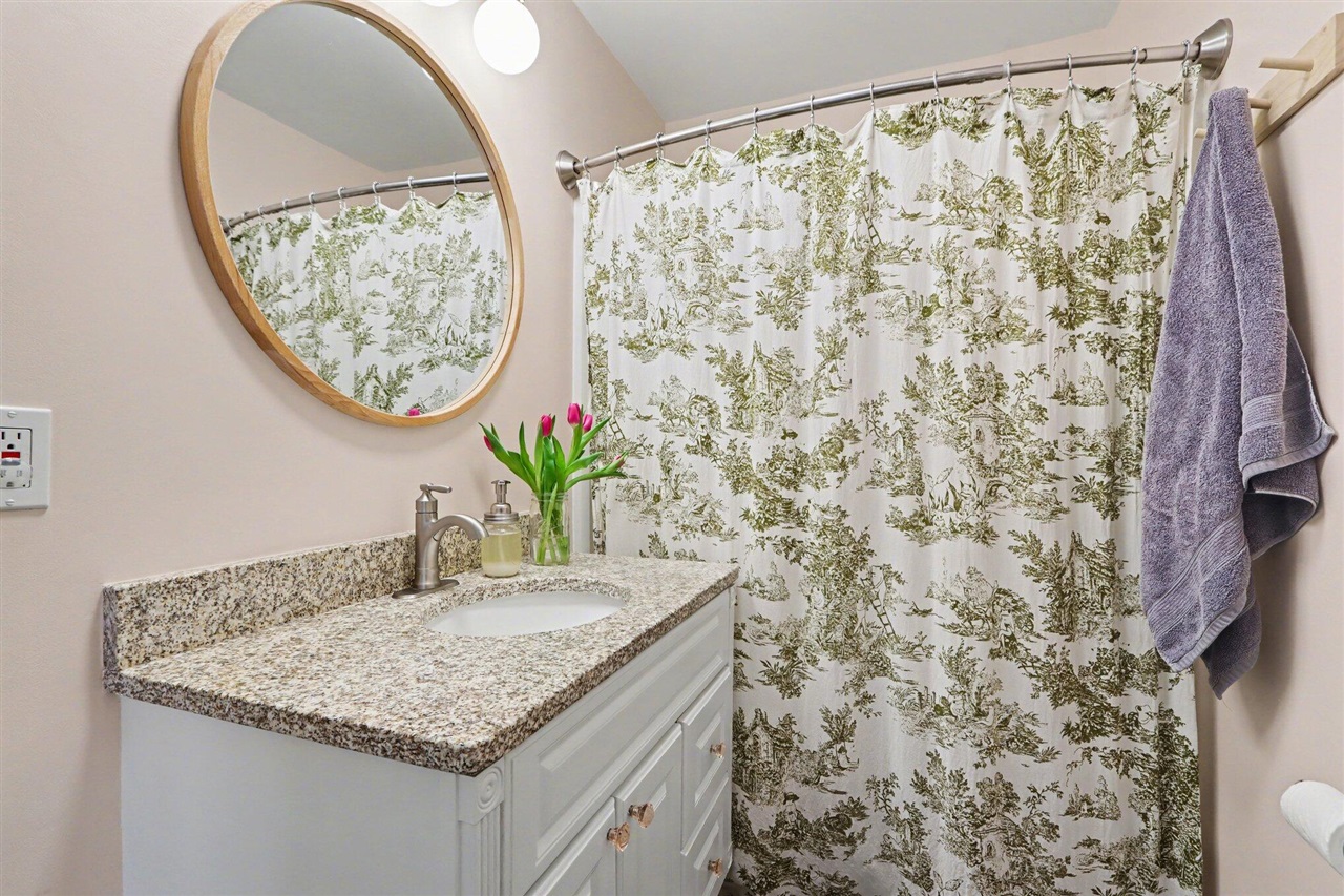 313 W G Avenue, Kalamazoo, MI, 49004-3002