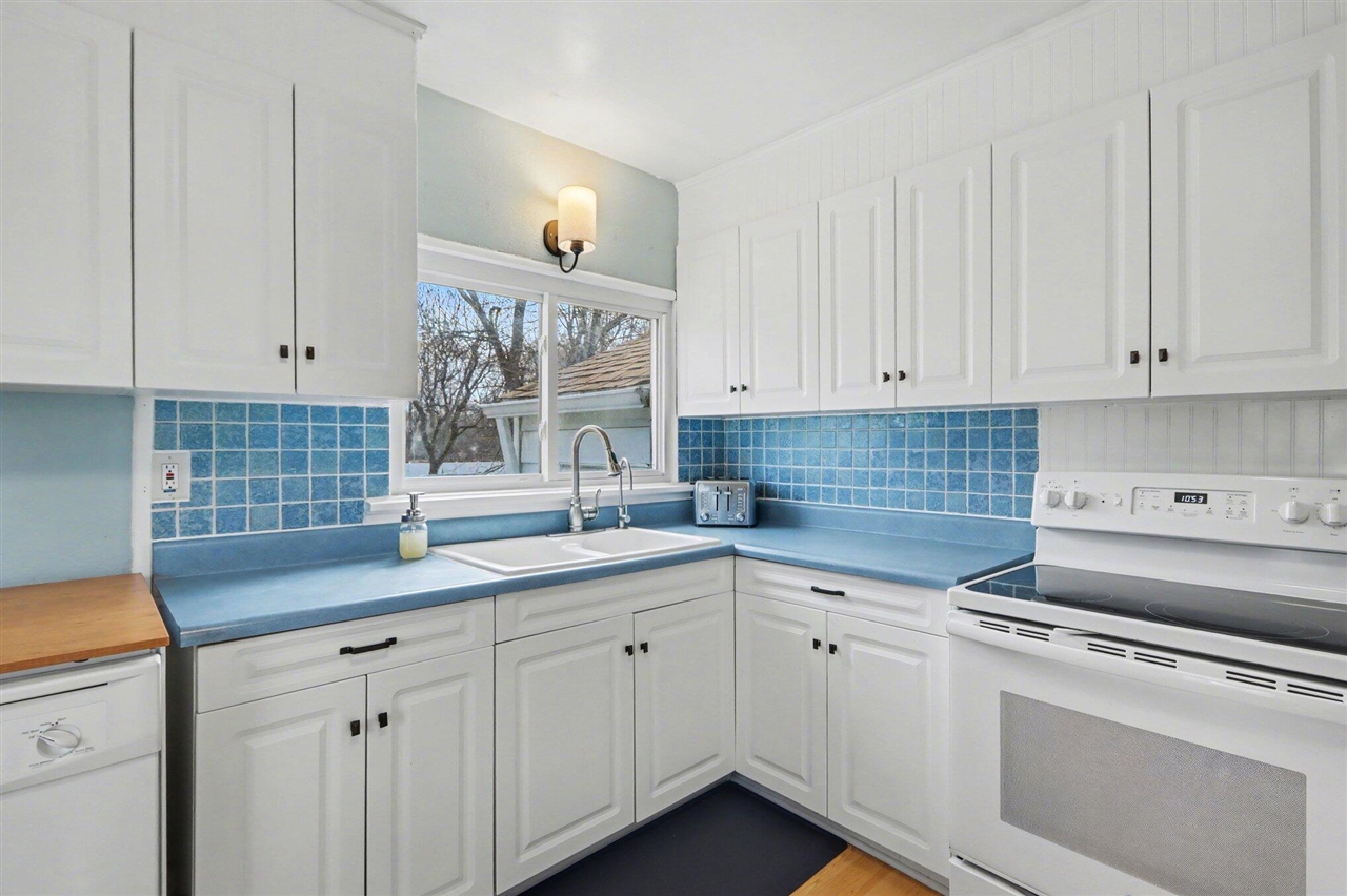 313 W G Avenue, Kalamazoo, MI, 49004-3002