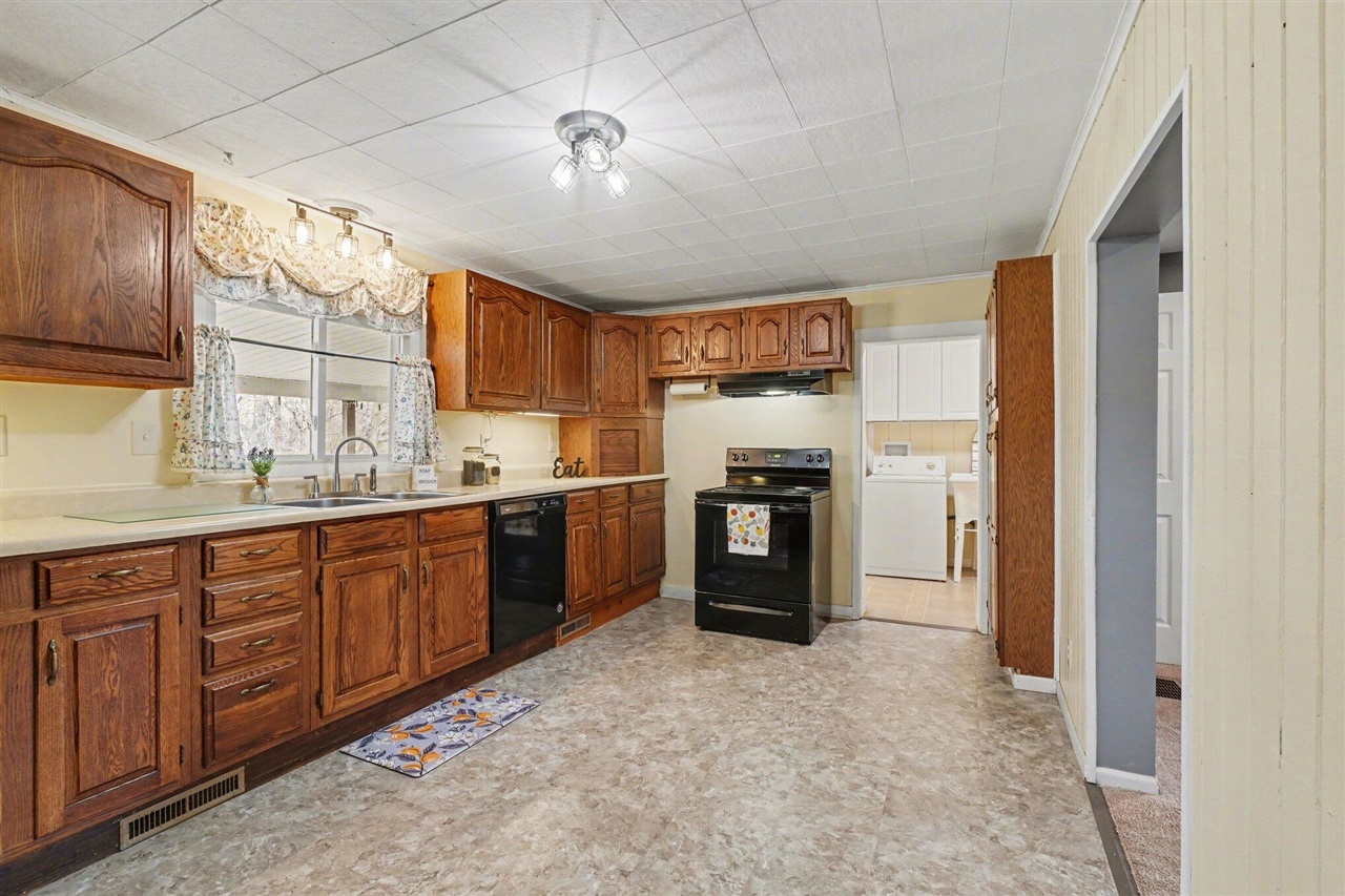 09741 26th Street, Gobles, MI, 49055-9134