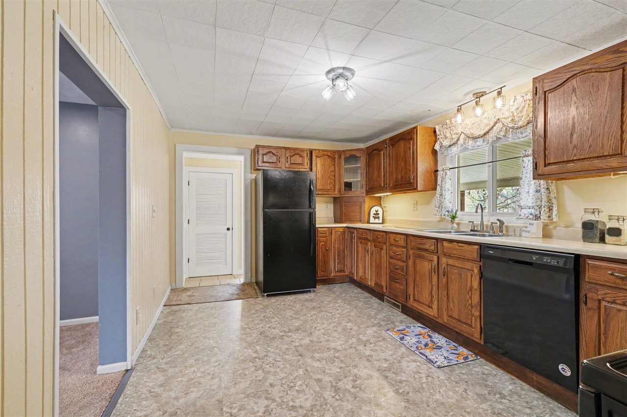 09741 26th Street, Gobles, MI, 49055-9134