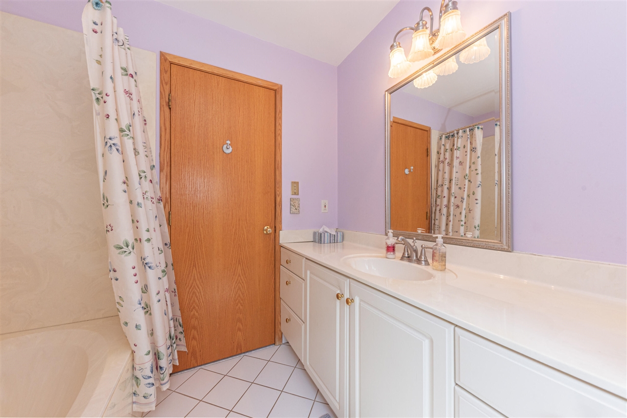 9138 Warner Road, Saline, MI, 48176-9301