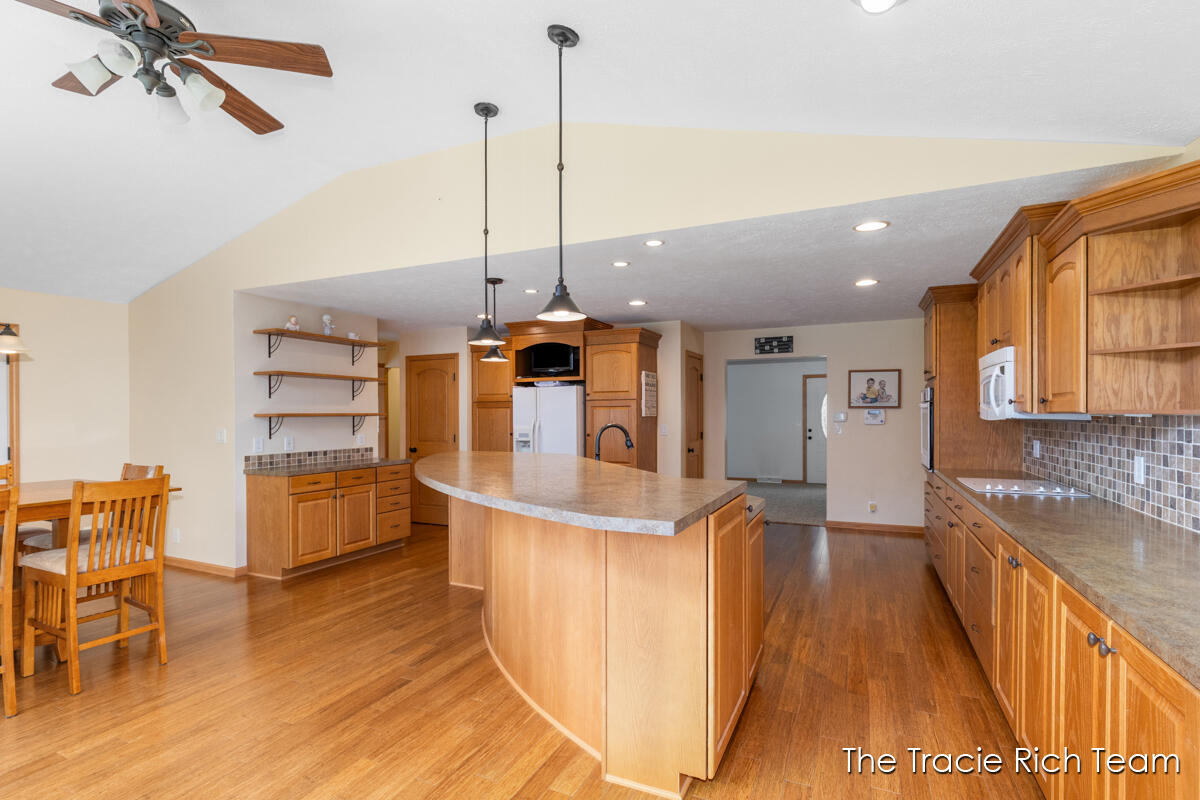 6640 Pine Island Drive, Comstock Park, MI, 49321-9538