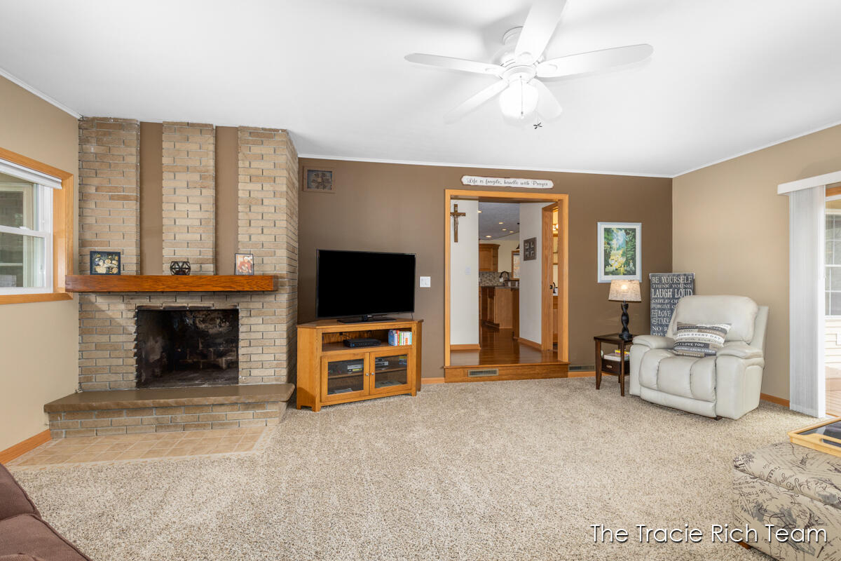 6640 Pine Island Drive, Comstock Park, MI, 49321-9538