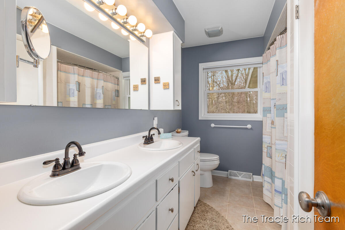 6640 Pine Island Drive, Comstock Park, MI, 49321-9538