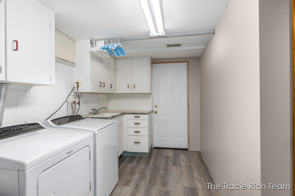 6640 Pine Island Drive, Comstock Park, MI, 49321-9538