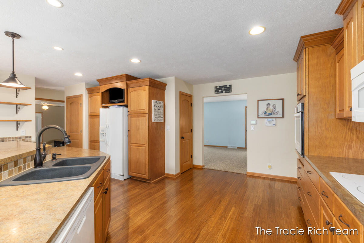 6640 Pine Island Drive, Comstock Park, MI, 49321-9538