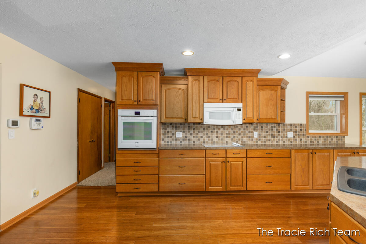 6640 Pine Island Drive, Comstock Park, MI, 49321-9538