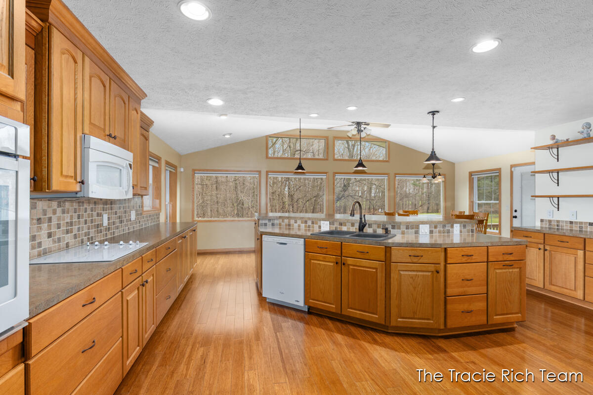 6640 Pine Island Drive, Comstock Park, MI, 49321-9538