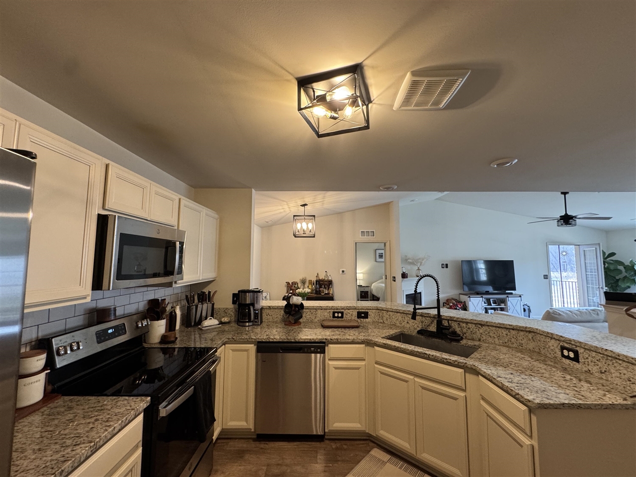 22113 Aberdeen Drive, Macomb, MI, 48042-3618