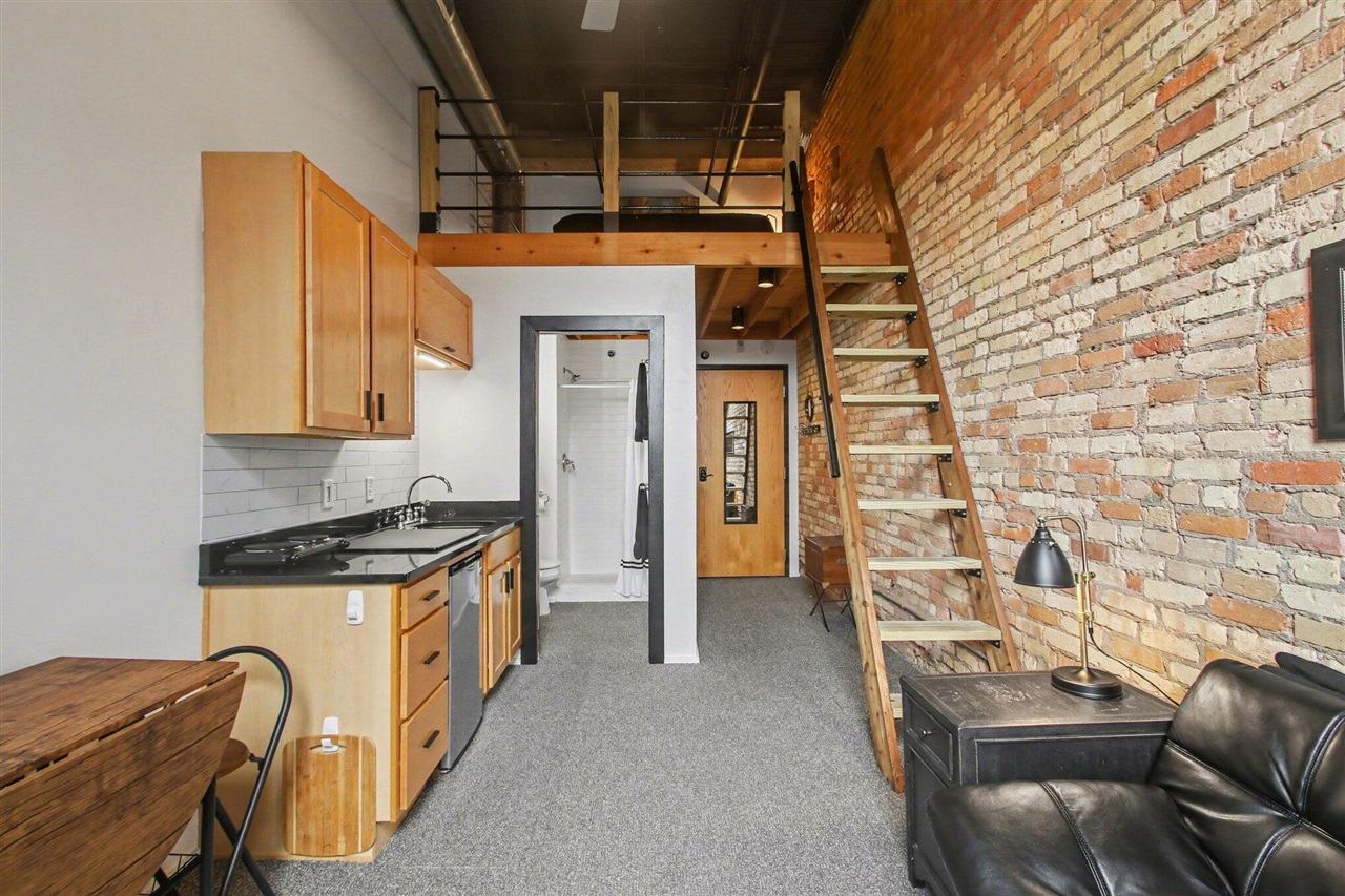 2nd image of 500 Erie St, South Haven, MI 49090