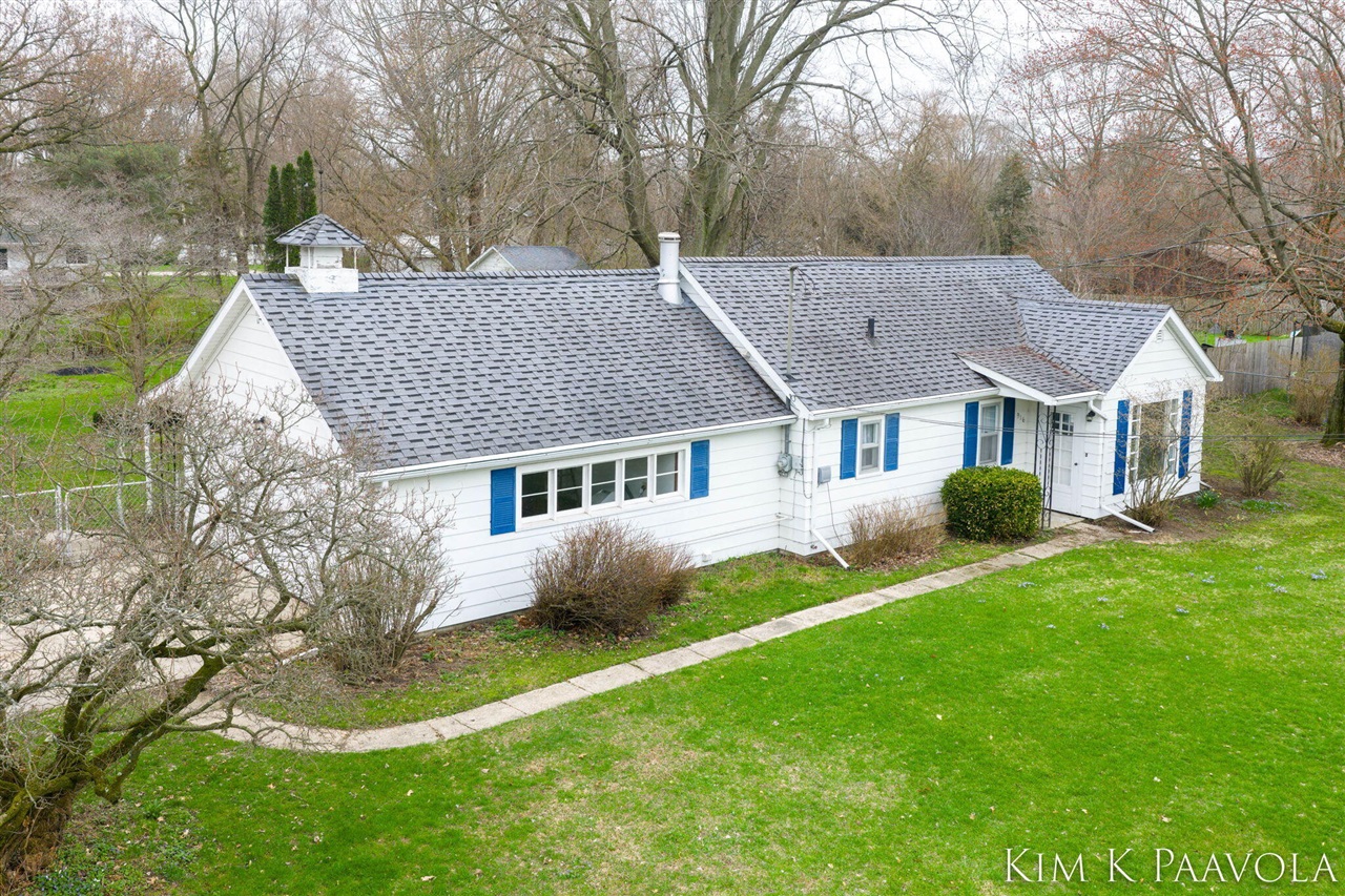 916 James Street, Plainwell, MI, 49080-1816