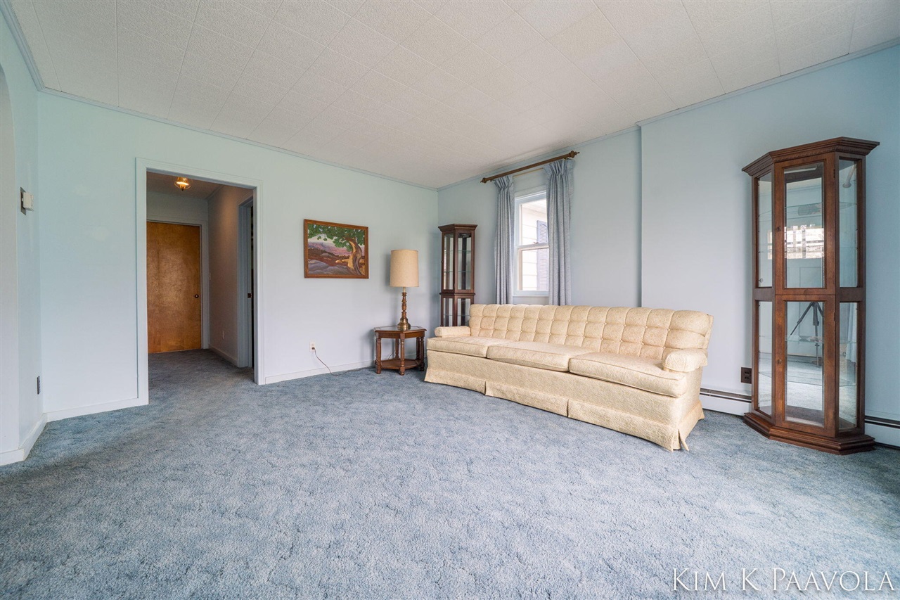 916 James Street, Plainwell, MI, 49080-1816