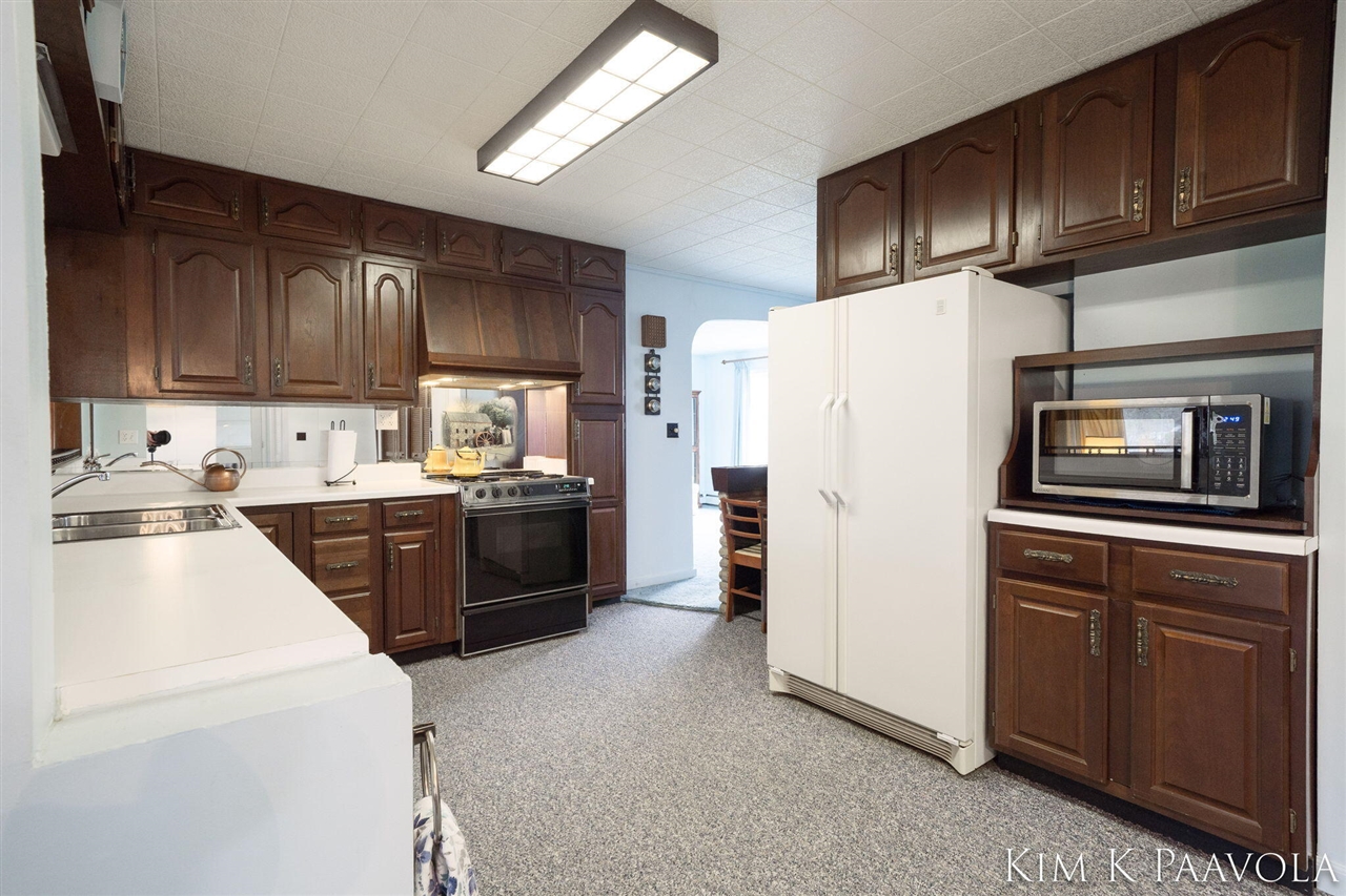 916 James Street, Plainwell, MI, 49080-1816