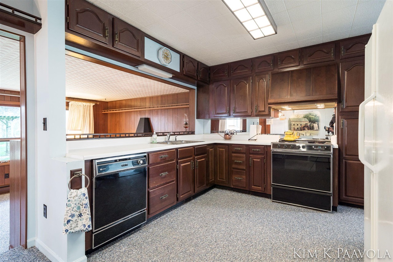 916 James Street, Plainwell, MI, 49080-1816