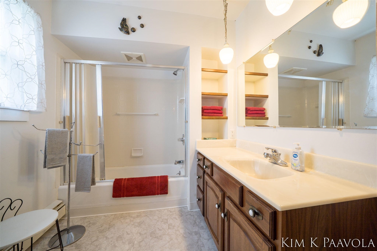 916 James Street, Plainwell, MI, 49080-1816