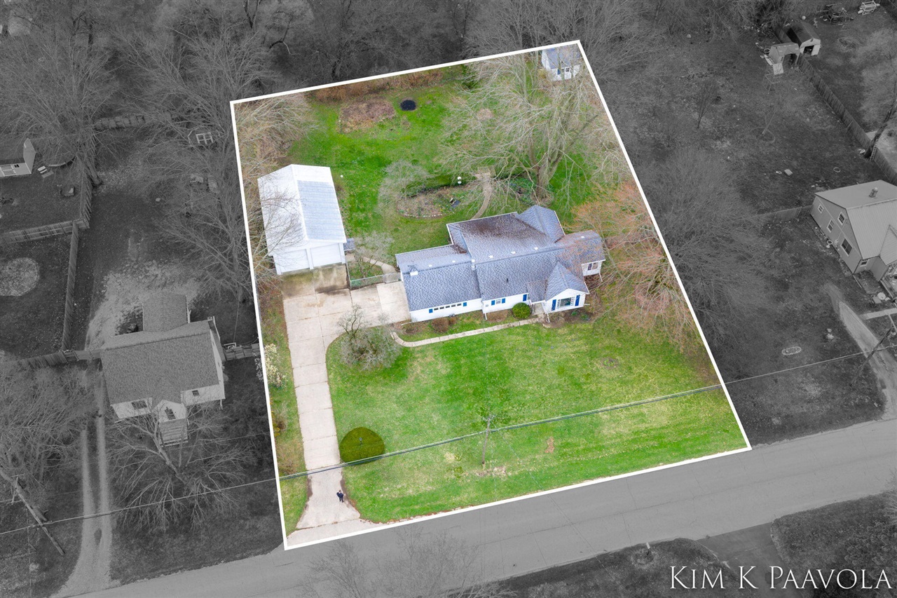 916 James Street, Plainwell, MI, 49080-1816