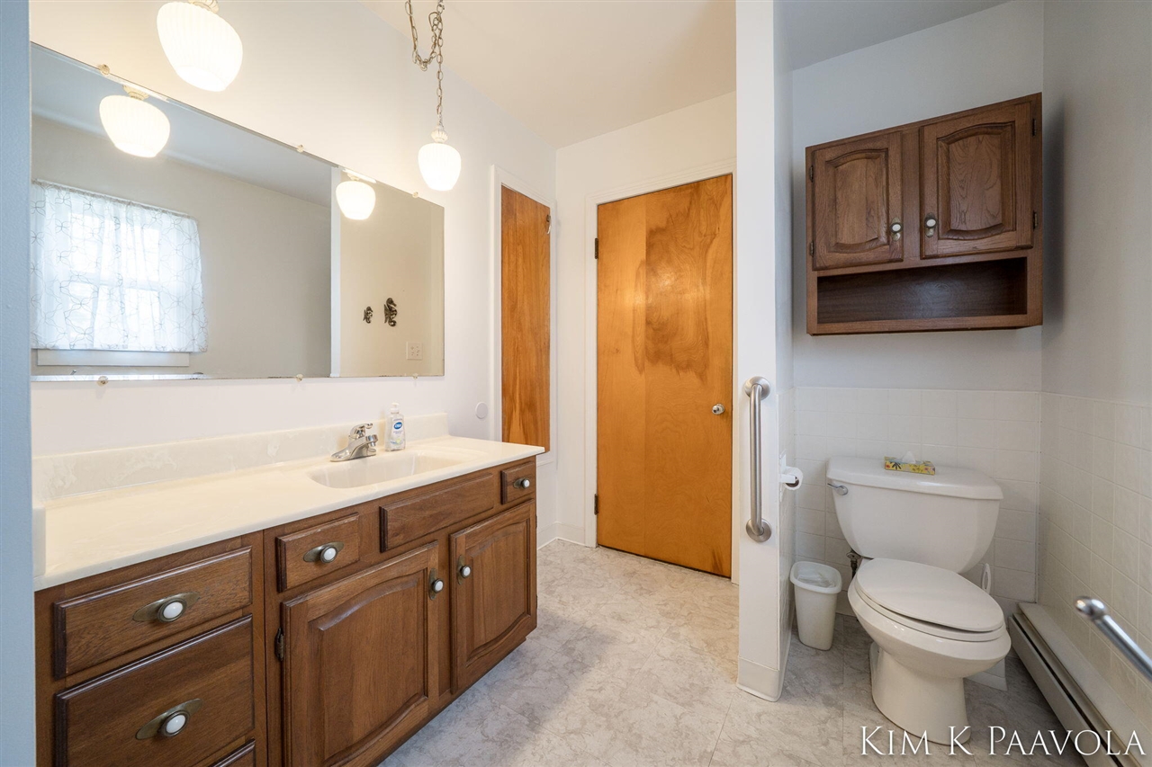 916 James Street, Plainwell, MI, 49080-1816