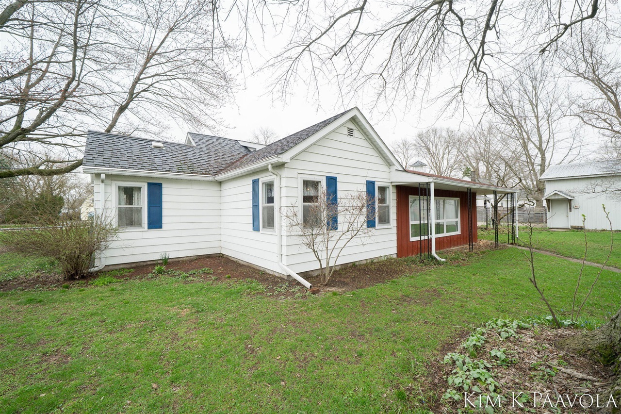 916 James Street, Plainwell, MI, 49080-1816