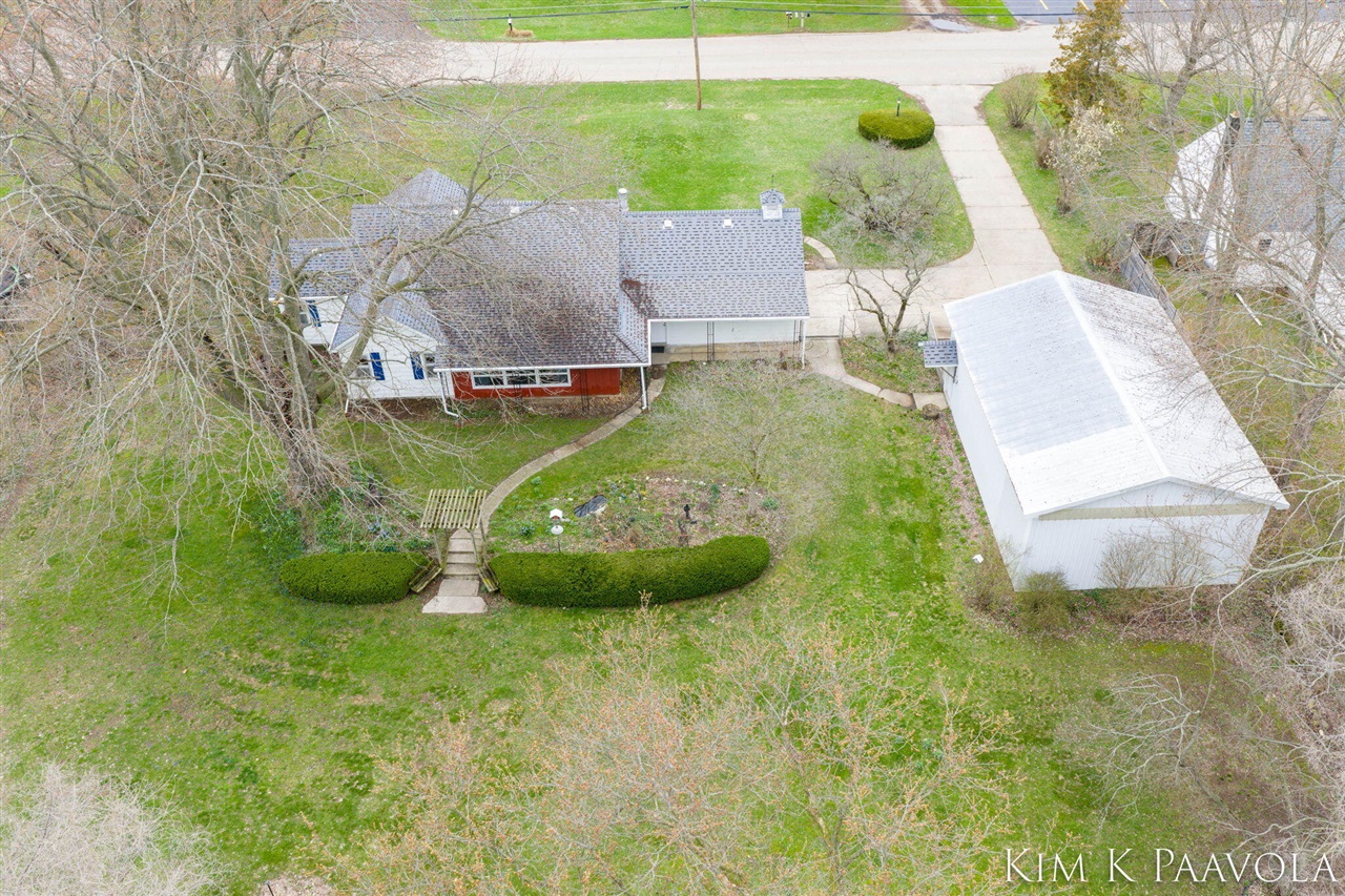 916 James Street, Plainwell, MI, 49080-1816