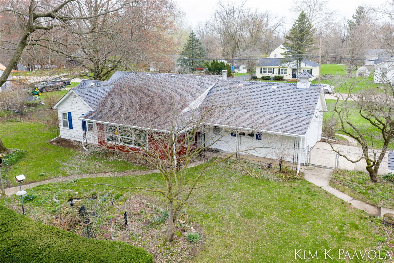 916 James Street, Plainwell, MI, 49080-1816