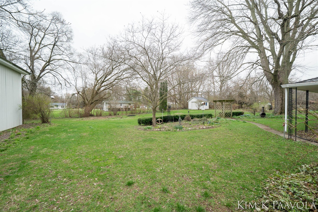 916 James Street, Plainwell, MI, 49080-1816