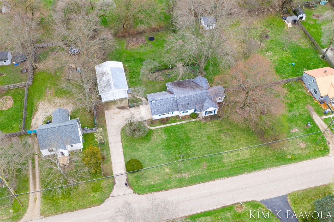 916 James Street, Plainwell, MI, 49080-1816