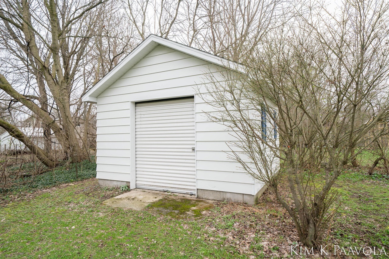 916 James Street, Plainwell, MI, 49080-1816