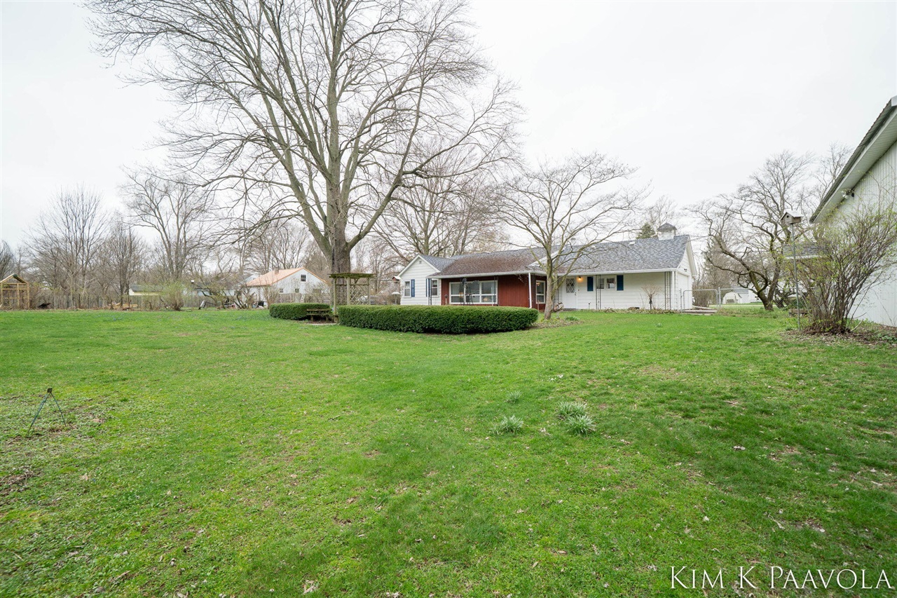 916 James Street, Plainwell, MI, 49080-1816