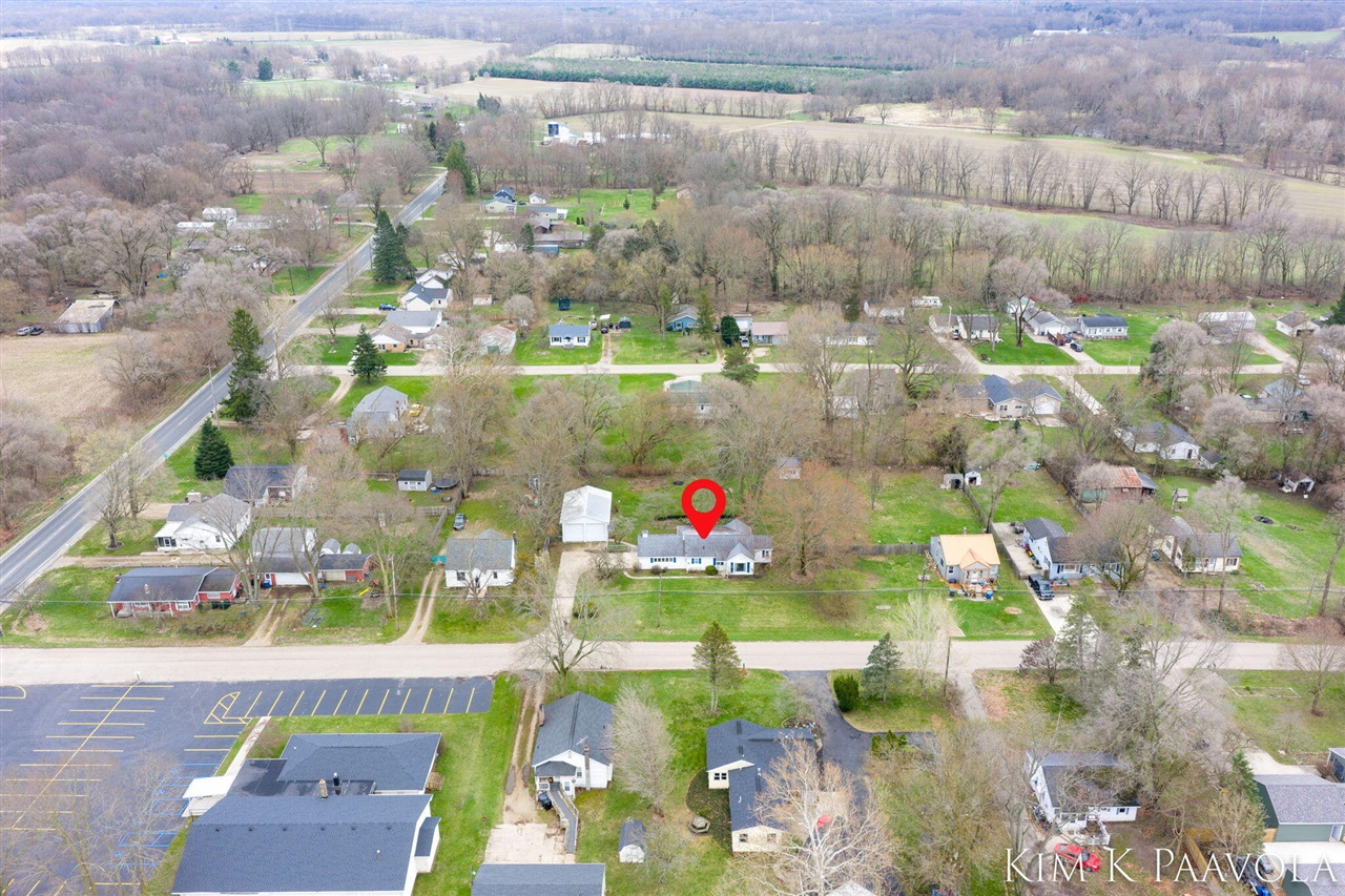 916 James Street, Plainwell, MI, 49080-1816